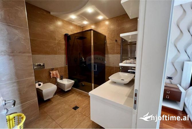 Shtepi me qera Apartament ne Tirane, 2+1, Mobilimi E mobiluar, Pagesa 1,000  Euro.