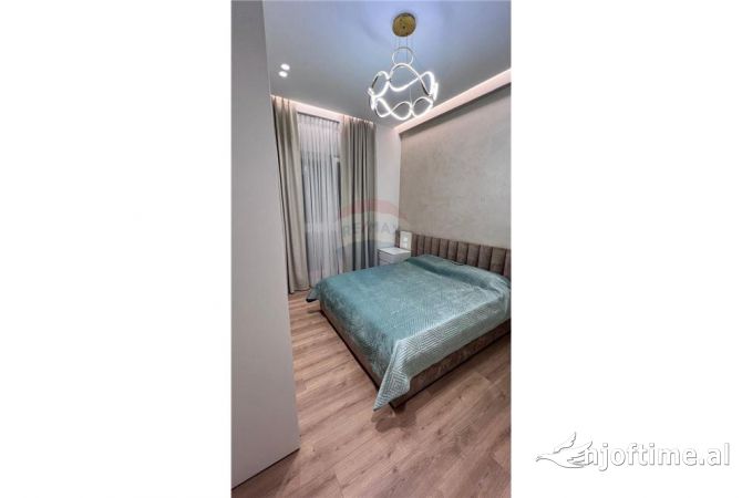 Shtepi me qera 3+1 ne Tirane - 2,500 Euro
