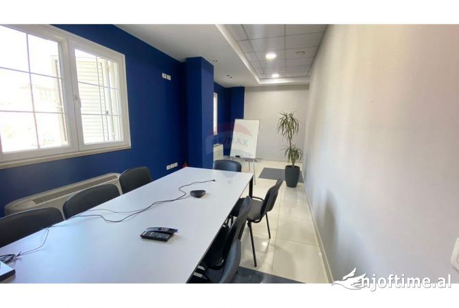 Ambient biznesi me qera 3+1 ne Tirane - 3,000 Euro