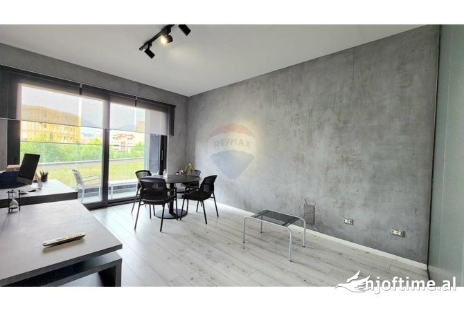 Ambient biznesi me qera 3+1 ne Tirane - 950 Euro