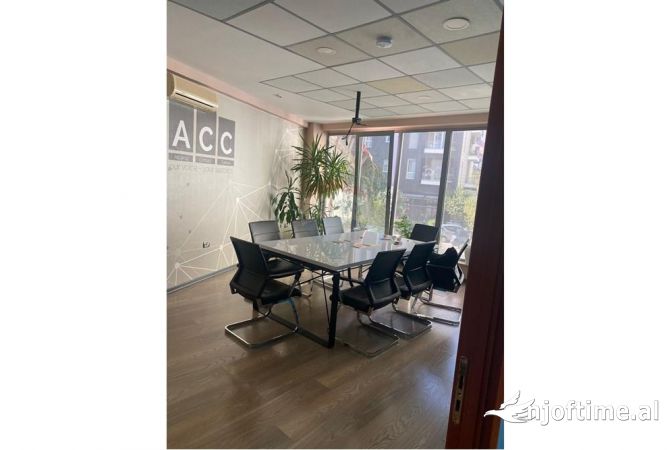 Ambient biznesi me qera 3+1 ne Tirane - 3,500 Euro