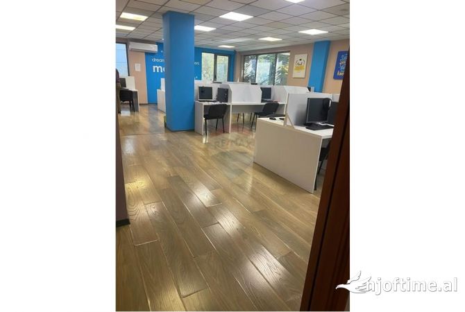 Ambient biznesi me qera 3+1 ne Tirane - 3,500 Euro