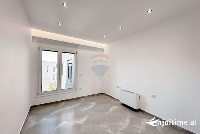 Shtepi ne shitje Apartament ne Tirane, 3+1, Mobilimi Bosh, pa mobiluar, Pagesa 500,000  Euro.
