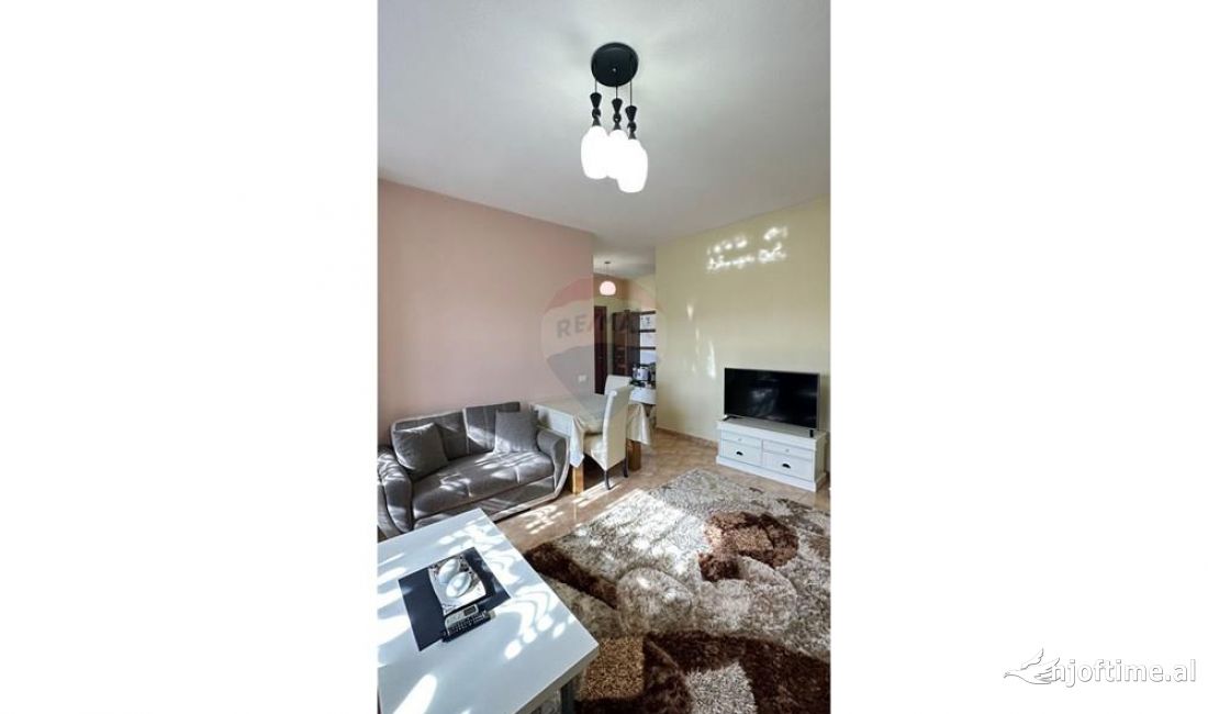 Shtepi me qera Apartament ne Tirane, 2+1, Mobilimi E mobiluar, Pagesa 700  Euro.