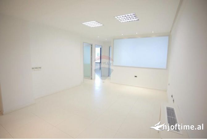 Ambient biznesi ne shitje 3+1 ne Tirane - 340,000 Euro
