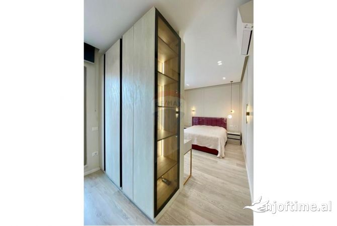 Shtepi me qera 2+1 ne Tirane - 1,400 Euro