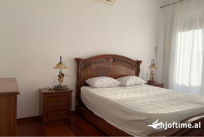 Shtepi me qera Apartament ne Tirane, 2+1, Mobilimi E mobiluar, Pagesa 1,000  Euro.