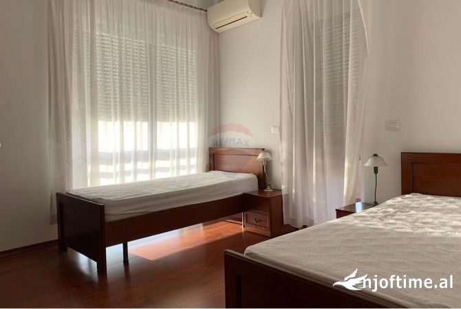 Shtepi me qera Apartament ne Tirane, 2+1, Mobilimi E mobiluar, Pagesa 1,000  Euro.