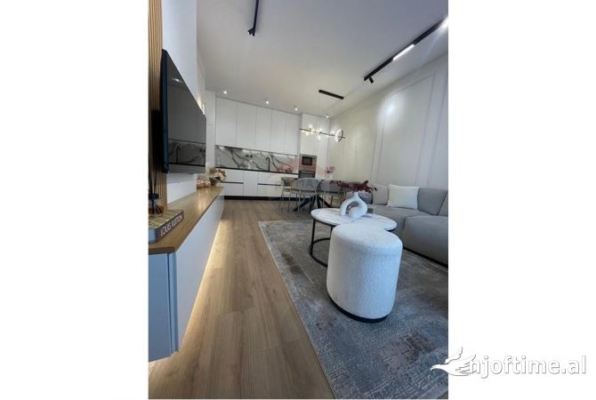 Shtepi me qera 2+1 ne Tirane - 1,000 Euro