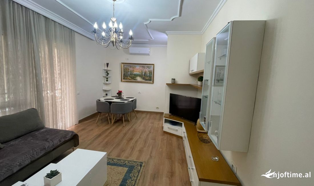 Shtepi me qera Apartament ne Tirane, 2+1, Mobilimi E mobiluar, Pagesa 600  Euro.