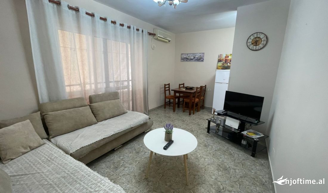 Shtepi me qera Apartament ne Tirane, 1+1, Mobilimi E mobiluar, Pagesa 500  Euro.