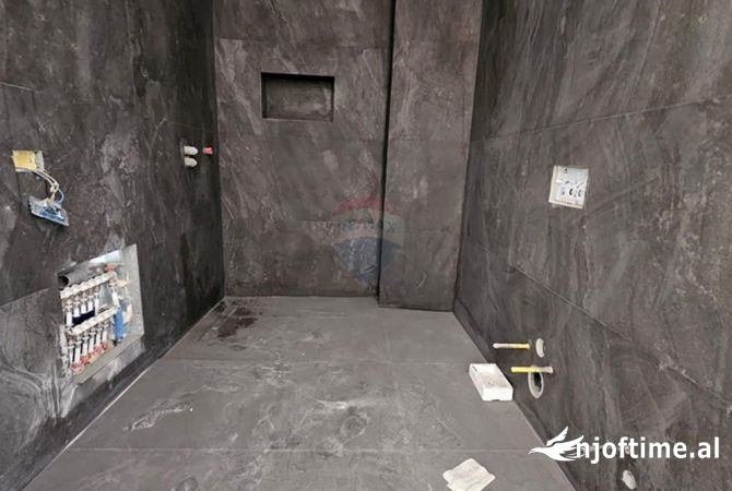 Shtepi ne shitje Apartament ne Tirane, 2+1, Mobilimi Bosh, pa mobiluar, Pagesa 310,000  Euro.