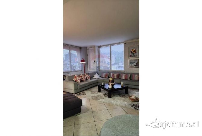 Shtepi me qera Apartament ne Tirane, 2+1, Mobilimi E mobiluar, Pagesa 800  Euro.