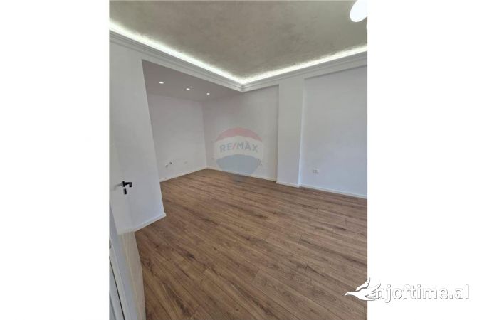 Shtepi ne shitje Apartament ne Tirane, 2+1, Mobilimi Bosh, pa mobiluar, Pagesa 210,000  Euro.