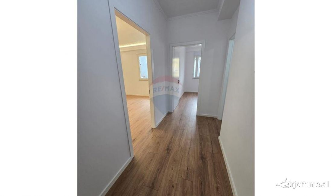 Shtepi ne shitje Apartament ne Tirane, 2+1, Mobilimi Bosh, pa mobiluar, Pagesa 210,000  Euro.
