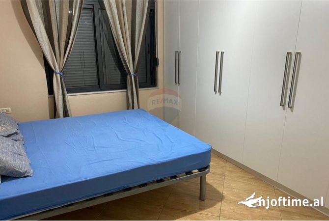 Shtepi me qera Apartament ne Tirane, 3+1, Mobilimi E mobiluar, Pagesa 450  Euro.