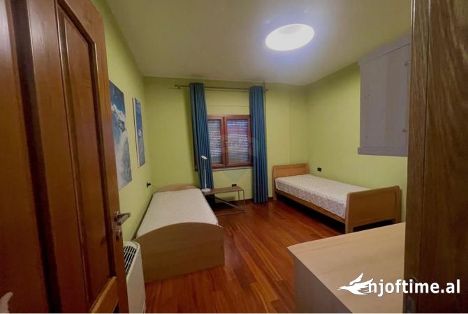 Shtepi me qera 3+1 ne Tirane - 1,400 Euro