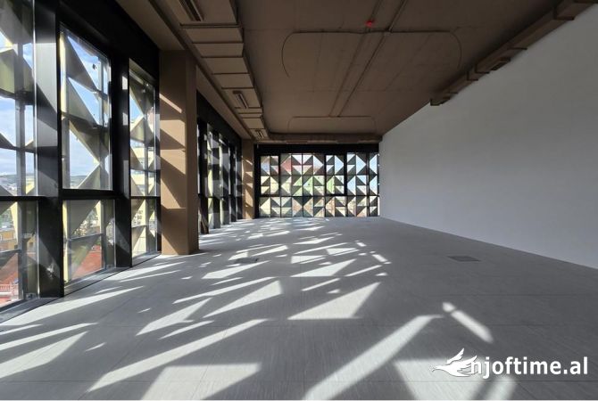 Ambient biznesi me qera 3+1 ne Tirane - 3,000 Euro