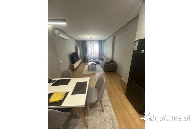 Shtepi ne shitje Apartament ne Tirane, 2+1, Mobilimi E mobiluar, Pagesa 155,000  Euro.