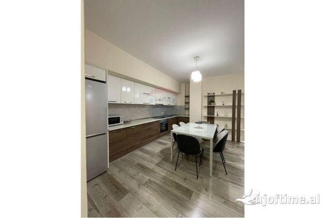 Shtepi me qera 2+1 ne Tirane - 1,100 Euro