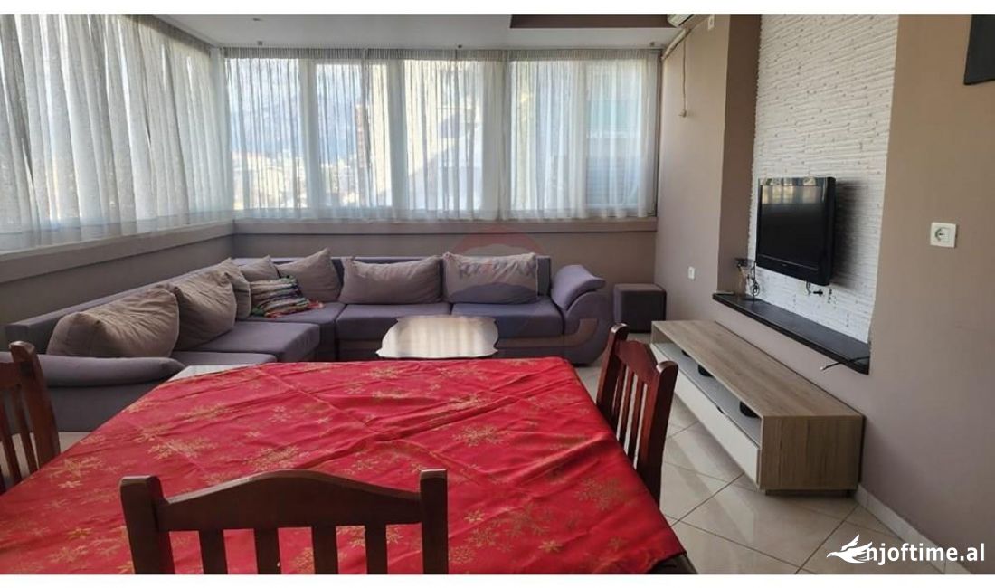 Shtepi ne shitje Apartament ne Tirane, 2+1, Mobilimi E mobiluar, Pagesa 207,000  Euro.