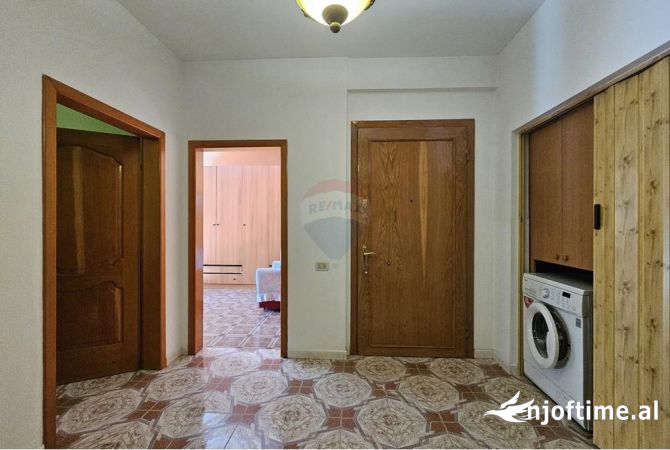 Shtepi ne shitje Apartament ne Tirane, 3+1, Mobilimi E mobiluar, Pagesa 329,000  Euro.