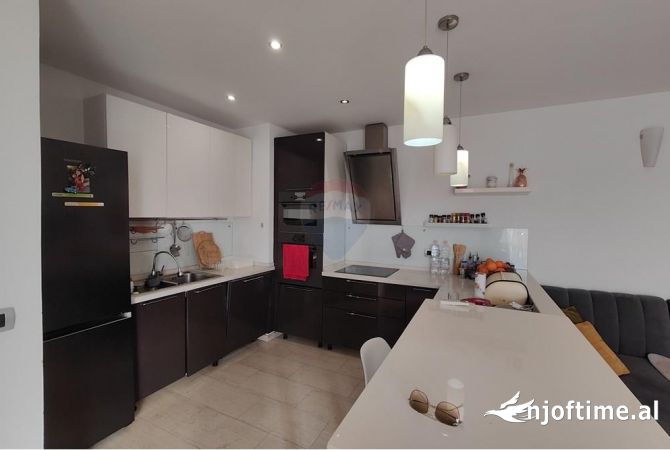Shtepi me qera 2+1 ne Tirane - 800 Euro