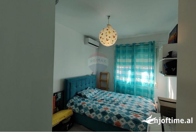 Shtepi me qera Apartament ne Tirane, 2+1, Mobilimi E mobiluar, Pagesa 800  Euro.