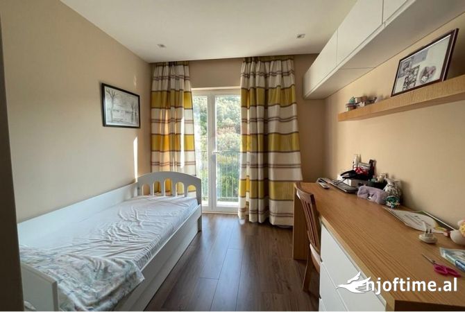 Shtepi ne shitje Apartament ne Tirane, 3+1, Mobilimi E mobiluar, Pagesa 268,000  Euro.