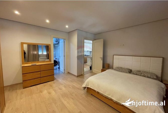 Shtepi ne shitje Apartament ne Tirane, 3+1, Mobilimi E mobiluar, Pagesa 275,000  Euro.
