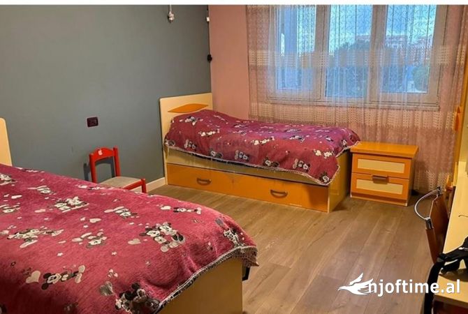 Shtepi ne shitje Apartament ne Tirane, 2+1, Mobilimi E mobiluar, Pagesa 250,000  Euro.