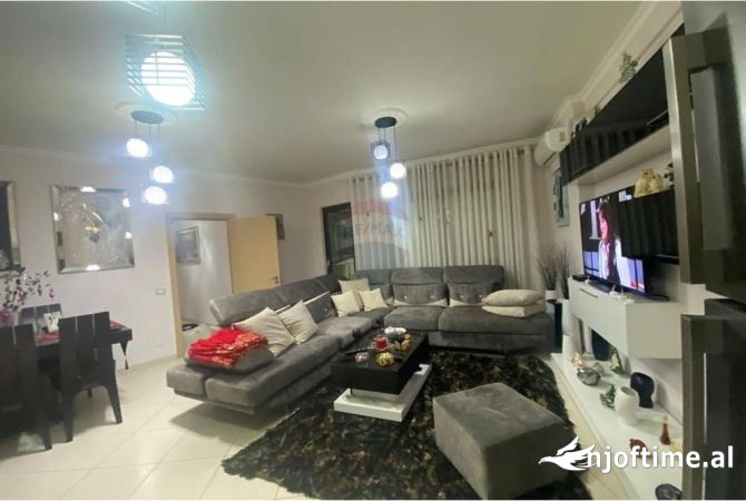 Shtepi me qera 2+1 ne Tirane - 700 Euro