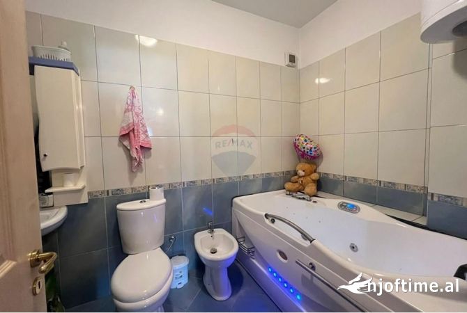 Shtepi ne shitje Apartament ne Tirane, 2+1, Mobilimi E mobiluar, Pagesa 325,000  Euro.