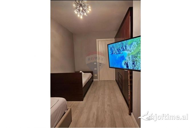 Shtepi ne shitje Apartament ne Tirane, 2+1, Mobilimi E mobiluar, Pagesa 270,000  Euro.