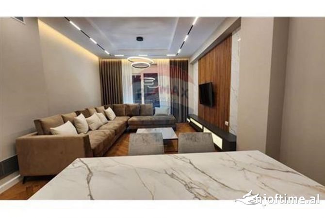 Shtepi me qera 3+1 ne Tirane - 2,500 Euro