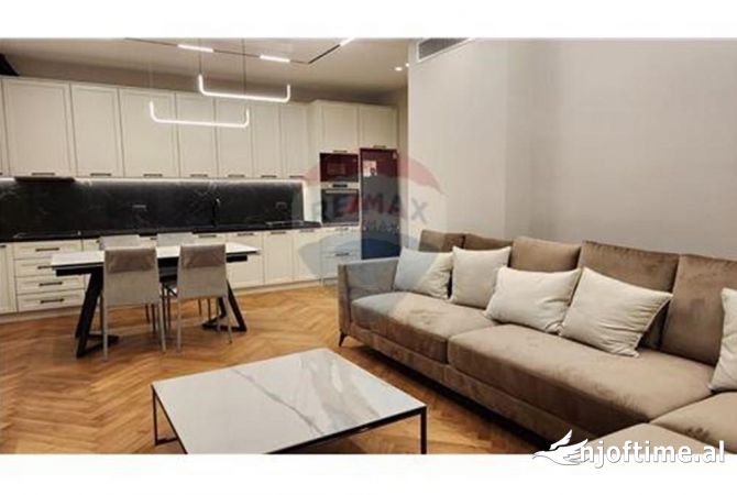 Shtepi me qera 3+1 ne Tirane - 2,500 Euro