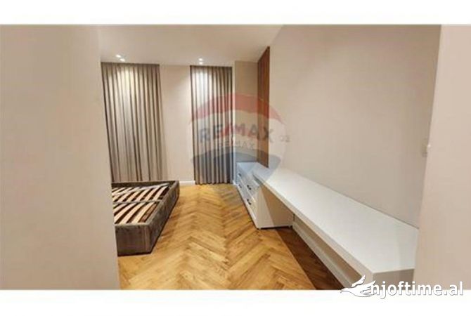 Shtepi me qera Apartament ne Tirane, 3+1, Mobilimi E mobiluar, Pagesa 2,500  Euro.