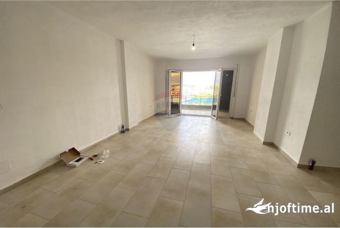 Shtepi ne shitje Apartament ne Tirane, 2+1, Mobilimi Bosh, pa mobiluar, Pagesa 184,000  Euro.