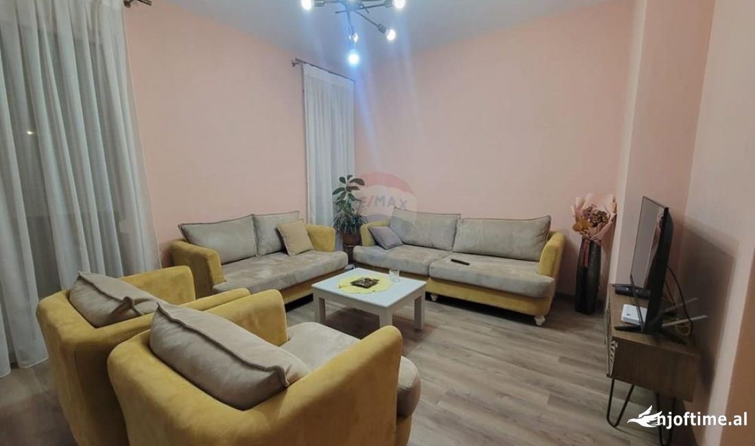 Shtepi me qera Apartament ne Tirane, 2+1, Mobilimi E mobiluar, Pagesa 700  Euro.