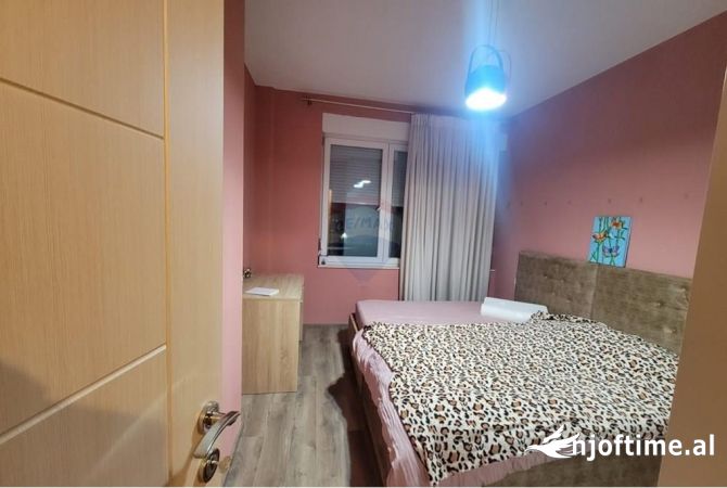 Shtepi me qera Apartament ne Tirane, 2+1, Mobilimi E mobiluar, Pagesa 700  Euro.