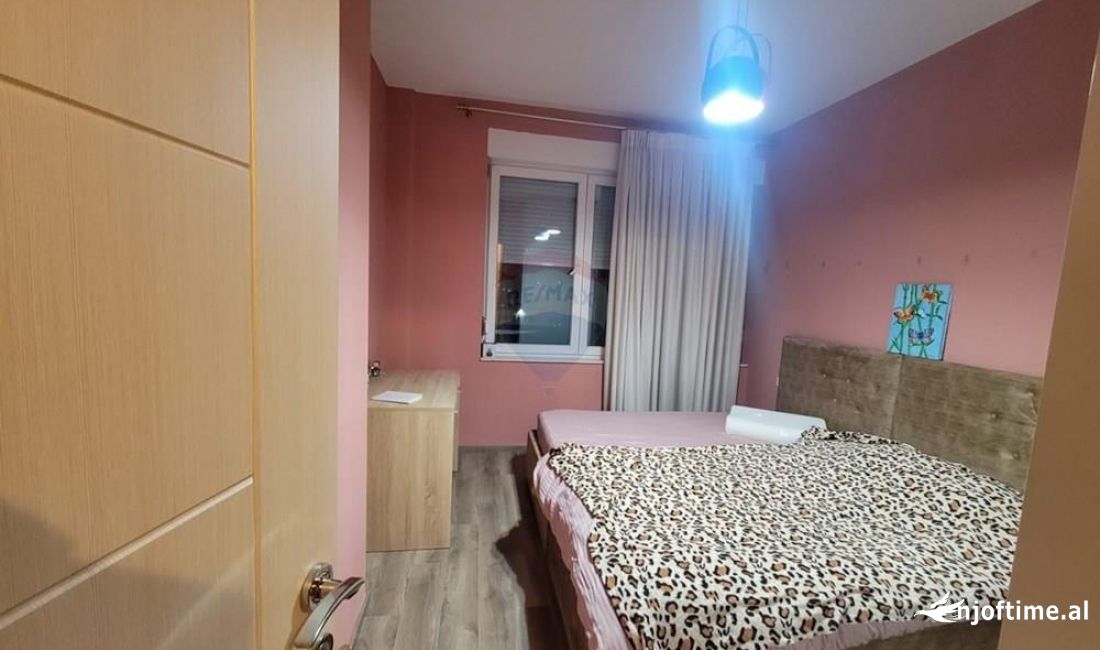 Shtepi me qera Apartament ne Tirane, 2+1, Mobilimi E mobiluar, Pagesa 700  Euro.