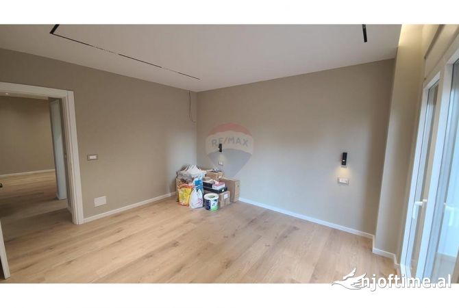 Shtepi ne shitje Apartament ne Tirane, 2+1, Mobilimi Pjeserisht e mobiluar, Pagesa 160,000  Euro.