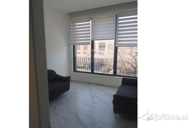 Ambient biznesi me qera 3+1 ne Tirane - 1,500 Euro