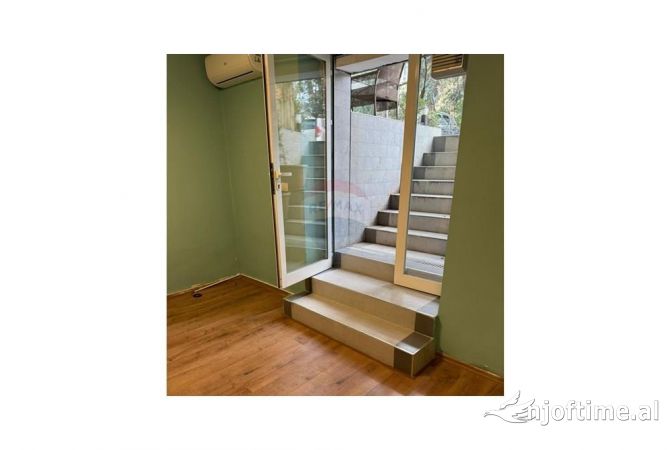 Ambient biznesi me qera 3+1 ne Tirane - 400 Euro