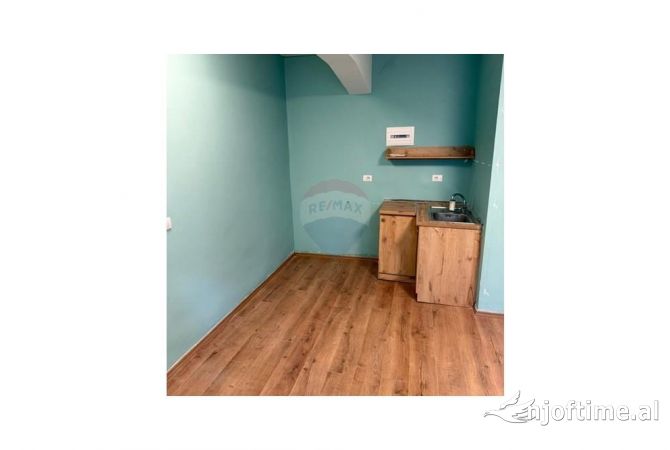 Ambient biznesi me qera 3+1 ne Tirane - 400 Euro