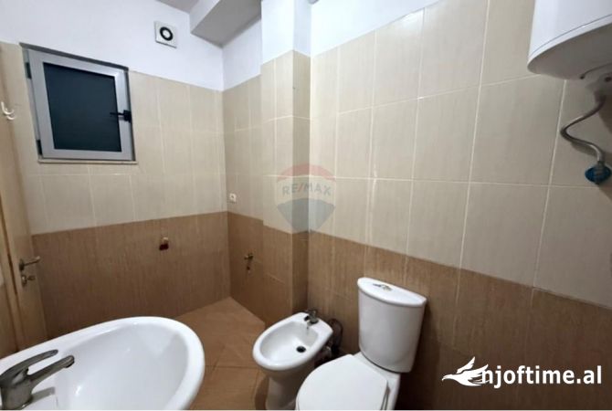 Shtepi ne shitje Apartament ne Tirane, 2+1, Mobilimi Bosh, pa mobiluar, Pagesa 140,000  Euro.