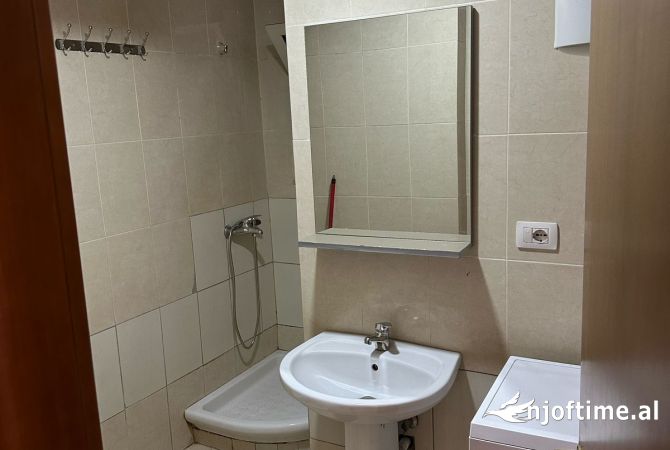 Shtepi me qera Apartament ne Tirane, 1+1, Mobilimi E mobiluar, Pagesa 37,000  Leke.