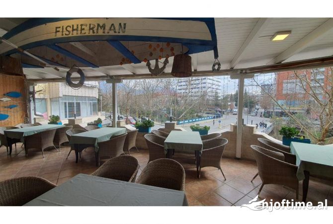 Ambient biznesi me qera 2+1 ne Tirane - 4,000 Euro