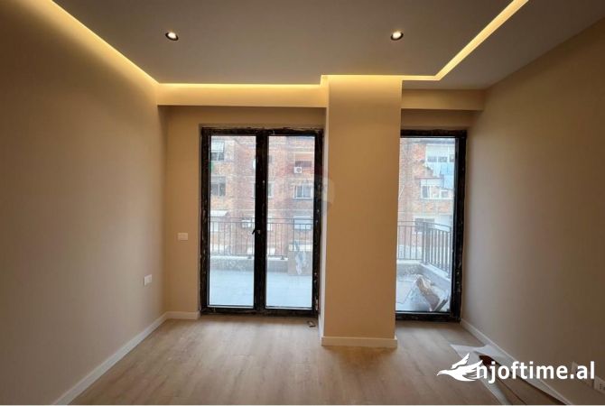 Shtepi ne shitje Apartament ne Tirane, 2+1, Mobilimi Bosh, pa mobiluar, Pagesa 210,000  Euro.