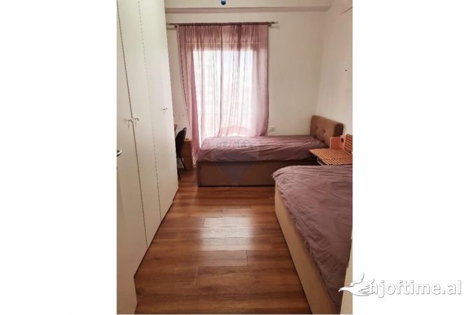 Shtepi me qera Apartament ne Tirane, 2+1, Mobilimi E mobiluar, Pagesa 900  Euro.